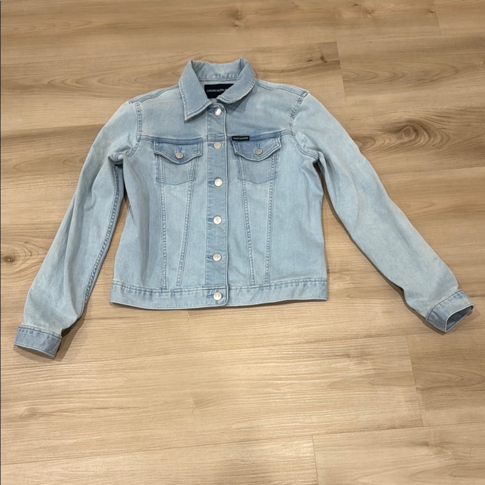 Ladies Small Calvin Klein Classic style light denim Jean Jacket